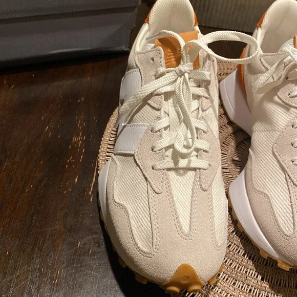 New Balance size 9 1/2! Brand new - Picture 5 of 6